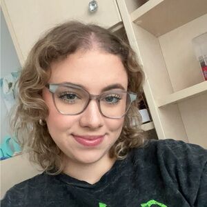 Meet your Posher, Alison